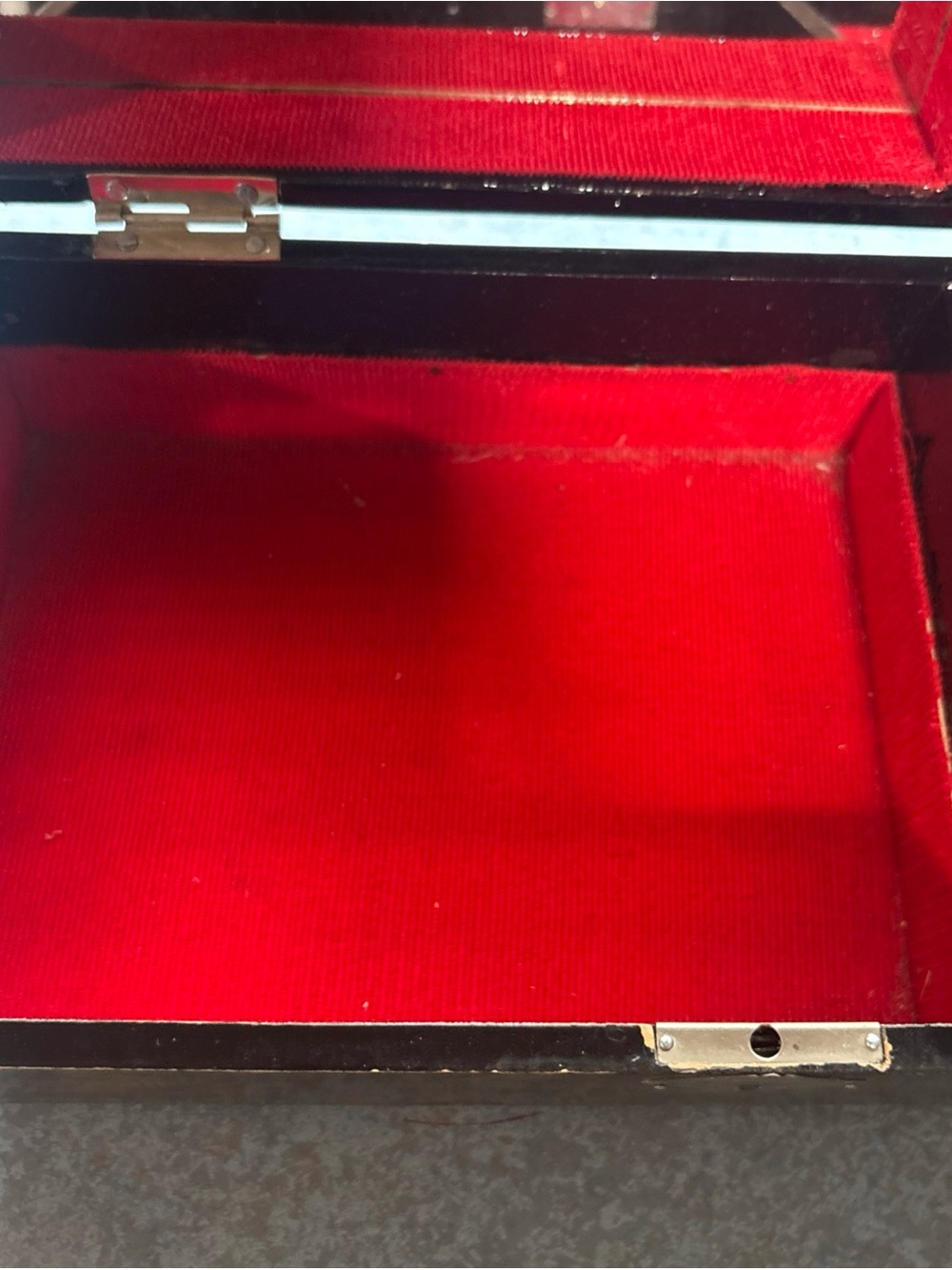 Black Lacquered Japanese Scenic Jewelry Box with Gold & Red Detail - Picture 7 of 16